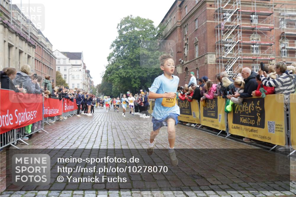 13.09.2026 - Kiel Lauf Yannick Fuchs http://msf.ph/oto/10278070 13.09.2026 08:51:06 Ziel 496, 1724, 2343, 10970, 11688, 497, 2125, 2443, 3106, 5792, 5959, 7511, 9612, 10957, 10987, 444, 909, 1238, 3683, 4159, 4741, 5010, 5211, 7033, 8883, 10463, 7511, 10359 meine-sportfotos.de
