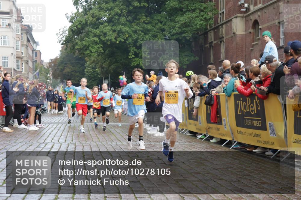 13.09.2026 - Kiel Lauf Yannick Fuchs http://msf.ph/oto/10278105 13.09.2026 08:51:08 Ziel 496, 1238, 1724, 2343, 10463, 10970, 11688, 497, 2125, 2443, 3106, 5792, 5959, 7511, 9612, 10957, 10987, 444, 909, 3683, 4159, 4741, 5010, 5211, 5439, 7033, 8657, 8883, 9379, 9929, 2443, 7511, 10359 meine-sportfotos.de