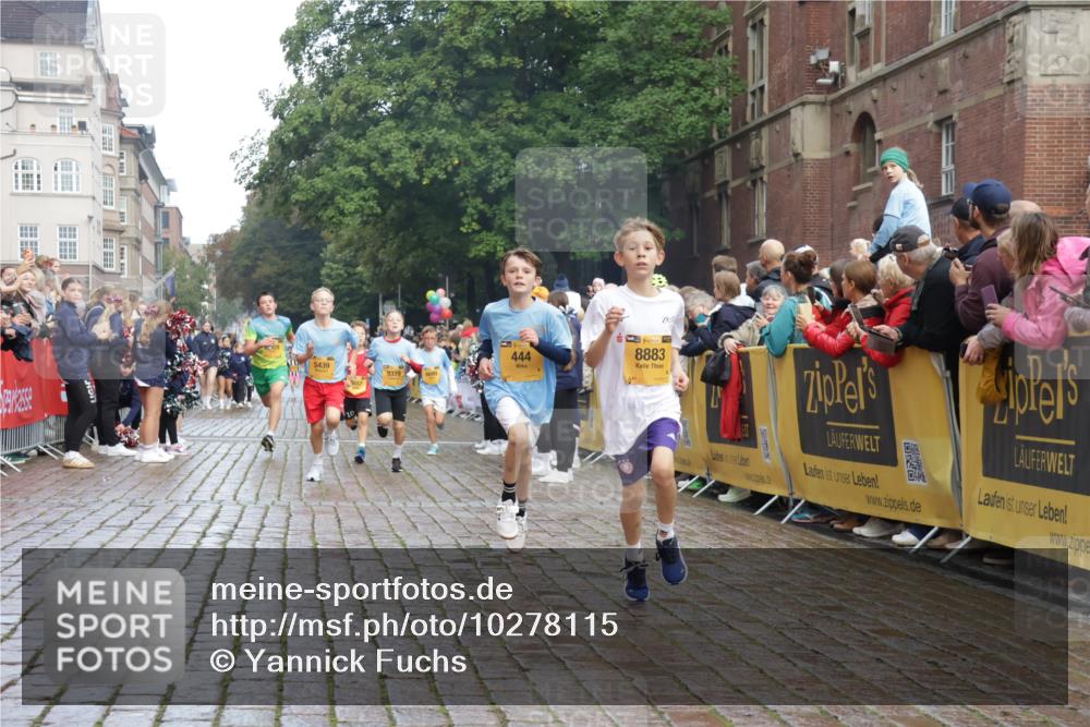 13.09.2026 - Kiel Lauf Yannick Fuchs http://msf.ph/oto/10278115 13.09.2026 08:51:08 Ziel 496, 1238, 1724, 2343, 10463, 10970, 11688, 497, 2125, 2443, 3106, 5792, 5959, 7511, 9612, 10957, 10987, 444, 909, 3683, 4159, 4741, 5010, 5211, 5439, 7033, 8657, 8883, 9379, 9929, 2443, 7511, 10359 meine-sportfotos.de