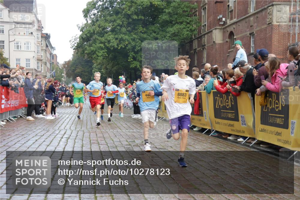 13.09.2026 - Kiel Lauf Yannick Fuchs http://msf.ph/oto/10278123 13.09.2026 08:51:08 Ziel 496, 1238, 1724, 2343, 10463, 10970, 11688, 497, 2125, 2443, 3106, 5792, 5959, 7511, 9612, 10957, 10987, 444, 909, 3683, 4159, 4741, 5010, 5211, 5439, 7033, 8657, 8883, 9379, 9929, 2443, 7511, 10359 meine-sportfotos.de