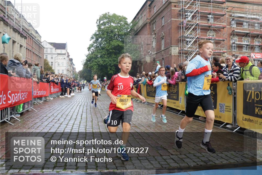 13.09.2026 - Kiel Lauf Yannick Fuchs http://msf.ph/oto/10278227 13.09.2026 08:51:12 Ziel 1238, 1724, 4159, 5010, 7033, 10463, 10970, 11688, 496, 497, 2125, 2343, 3106, 5792, 5959, 9612, 10957, 10987, 444, 909, 3683, 4741, 5211, 5439, 5906, 6699, 8206, 8657, 8883, 9379, 9929, 2443, 7511 meine-sportfotos.de