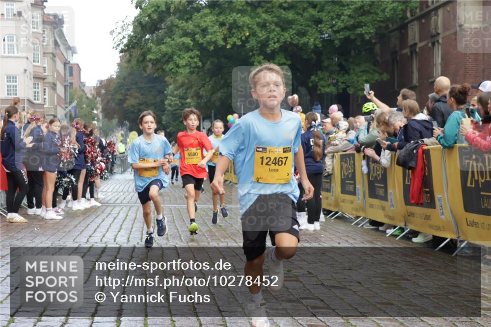 13.09.2026 - Kiel Lauf Yannick Fuchs http://msf.ph/oto/10278452 13.09.2026 08:51:25 Ziel 444, 909, 3683, 4159, 4741, 5211, 5439, 5906, 6699, 7033, 8657, 8883, 9379, 9929, 496, 1238, 1724, 2343, 5010, 5959, 7033, 10463, 10957, 10970, 11688, 1210, 1243, 3779, 3901, 5130, 5580, 5793, 5976, 6532, 7521, 8206, 8538, 11448, 12467, 497, 2125, 3106, 5959, 9612, 10987 meine-sportfotos.de