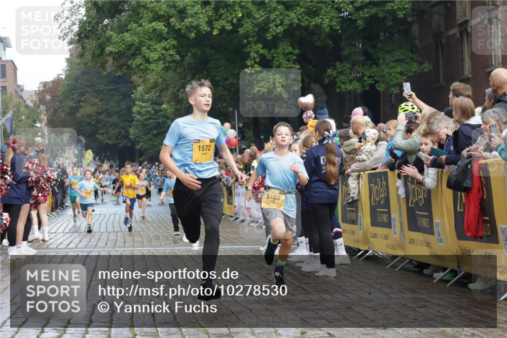 13.09.2026 - Kiel Lauf Yannick Fuchs http://msf.ph/oto/10278530 13.09.2026 08:51:29 Ziel 444, 909, 1243, 3683, 4741, 5211, 5439, 5906, 6699, 8206, 8657, 8883, 9379, 9929, 496, 1238, 1724, 2343, 4159, 5010, 7033, 10463, 10957, 10970, 11688, 1210, 1572, 3779, 3901, 5130, 5169, 5580, 5793, 5976, 6532, 7521, 8538, 11448, 12102, 12467, 5959, 10957, 10987 meine-sportfotos.de