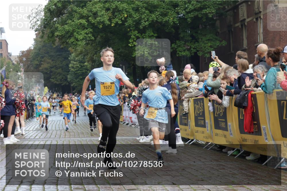 13.09.2026 - Kiel Lauf Yannick Fuchs http://msf.ph/oto/10278536 13.09.2026 08:51:29 Ziel 444, 909, 1243, 3683, 4741, 5211, 5439, 5906, 6699, 8206, 8657, 8883, 9379, 9929, 496, 1238, 1724, 2343, 4159, 5010, 7033, 10463, 10957, 10970, 11688, 1210, 1572, 3779, 3901, 5130, 5169, 5580, 5793, 5976, 6532, 7521, 8538, 11448, 12102, 12467, 5959, 10957, 10987 meine-sportfotos.de