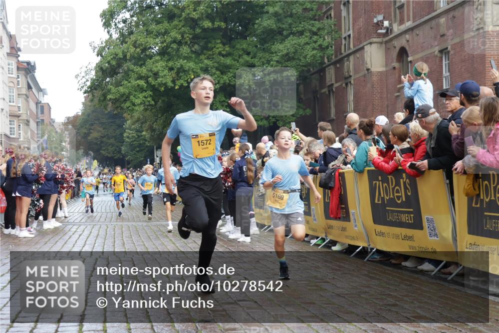 13.09.2026 - Kiel Lauf Yannick Fuchs http://msf.ph/oto/10278542 13.09.2026 08:51:29 Ziel 444, 909, 1243, 3683, 4741, 5211, 5439, 5906, 6699, 8206, 8657, 8883, 9379, 9929, 496, 1238, 1724, 2343, 4159, 5010, 7033, 10463, 10957, 10970, 11688, 1210, 1572, 3779, 3901, 5130, 5169, 5580, 5793, 5976, 6532, 7521, 8538, 11448, 12102, 12467, 5959, 10957, 10987 meine-sportfotos.de