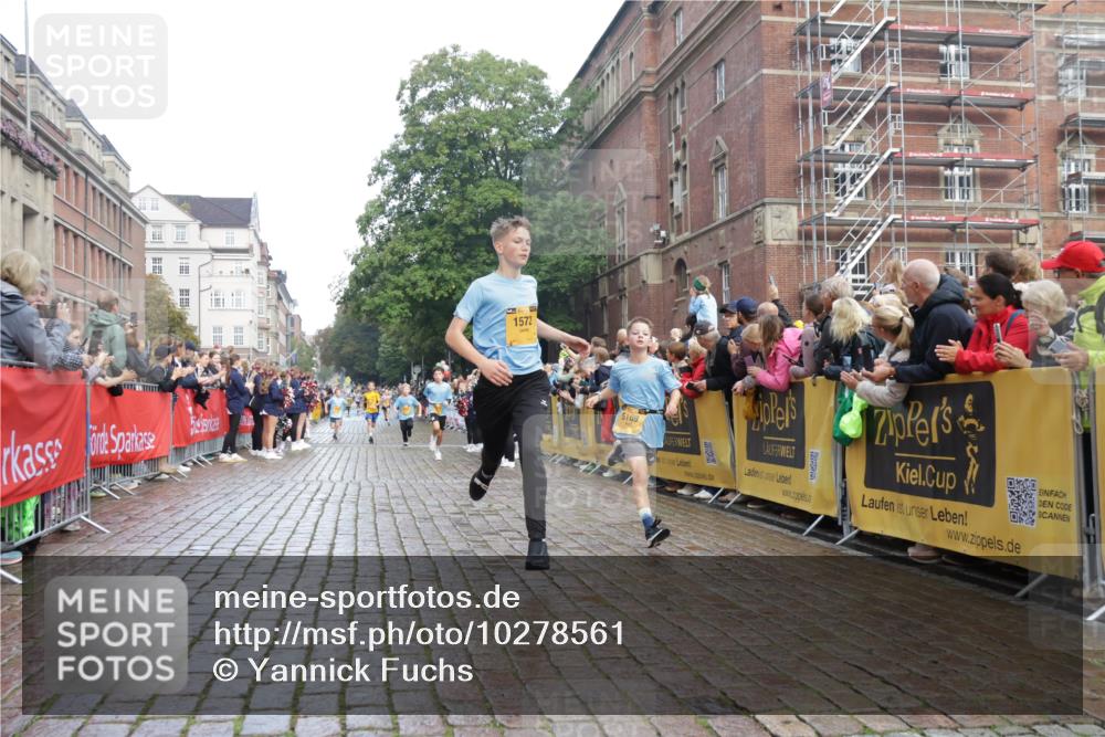 13.09.2026 - Kiel Lauf Yannick Fuchs http://msf.ph/oto/10278561 13.09.2026 08:51:30 Ziel 444, 909, 1243, 3683, 4741, 5211, 5439, 5793, 5906, 6699, 8206, 8657, 8883, 9379, 9929, 496, 909, 1238, 1724, 2343, 3683, 4159, 5010, 7033, 10463, 10970, 11688, 1210, 1572, 3779, 3901, 5130, 5169, 5580, 5976, 6532, 7521, 8538, 11448, 12102, 12467, 5959, 10957 meine-sportfotos.de