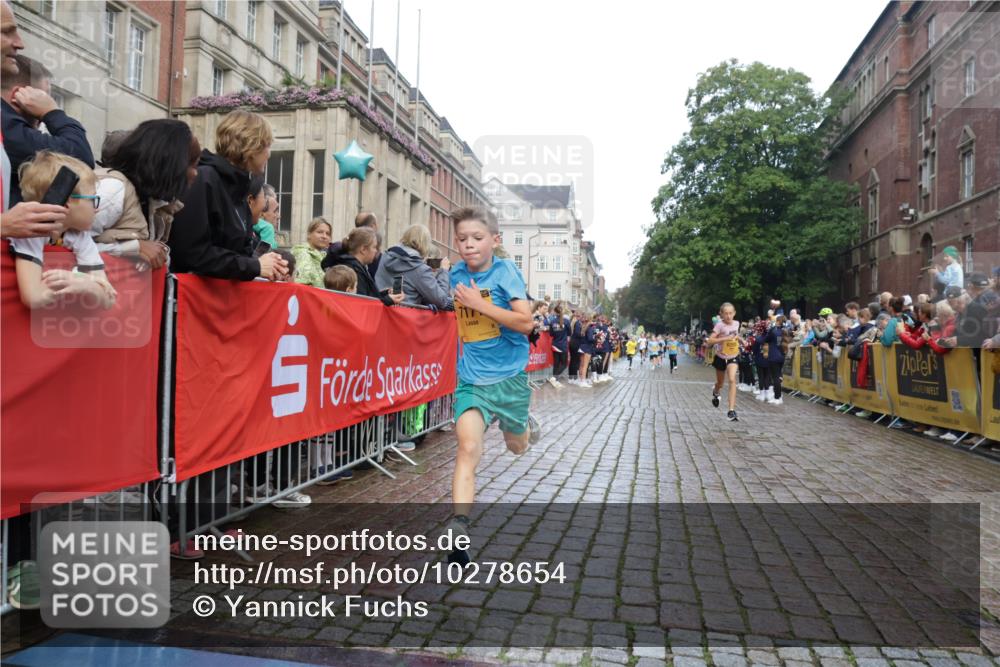 13.09.2026 - Kiel Lauf Yannick Fuchs http://msf.ph/oto/10278654 13.09.2026 08:51:37 Ziel 1243, 3779, 3901, 5130, 5439, 5793, 5906, 5976, 6532, 6699, 7521, 8206, 8538, 8657, 9379, 9929, 12467, 444, 909, 1238, 1724, 3683, 4159, 4741, 5010, 5211, 5439, 7033, 8883, 9929, 10463, 10970, 11688, 1210, 1572, 2020, 5169, 5580, 6205, 7171, 8543, 8700, 11448, 12102, 496, 2343 meine-sportfotos.de