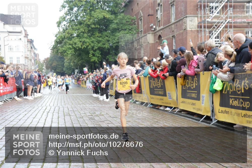 13.09.2026 - Kiel Lauf Yannick Fuchs http://msf.ph/oto/10278676 13.09.2026 08:51:38 Ziel 1243, 3779, 3901, 5130, 5793, 5906, 5976, 6532, 6699, 7521, 8206, 8538, 8657, 9379, 11448, 12467, 444, 909, 1238, 1724, 3683, 4159, 4741, 5010, 5211, 5439, 7033, 8657, 8883, 9379, 9929, 10463, 10970, 11688, 1210, 1572, 2020, 5169, 5580, 6205, 7171, 8543, 8700, 12102, 496, 2343 meine-sportfotos.de