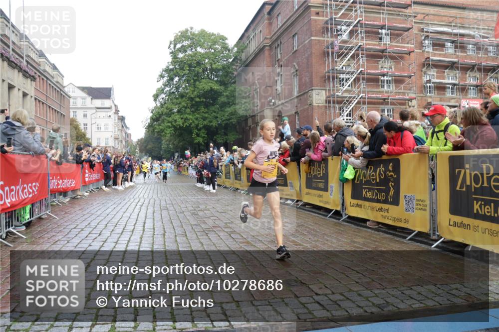 13.09.2026 - Kiel Lauf Yannick Fuchs http://msf.ph/oto/10278686 13.09.2026 08:51:38 Ziel 1243, 3779, 3901, 5130, 5793, 5906, 5976, 6532, 6699, 7521, 8206, 8538, 8657, 9379, 11448, 12467, 444, 909, 1238, 1724, 3683, 4159, 4741, 5010, 5211, 5439, 7033, 8657, 8883, 9379, 9929, 10463, 10970, 11688, 1210, 1572, 2020, 5169, 5580, 6205, 7171, 8543, 8700, 12102, 496, 2343 meine-sportfotos.de