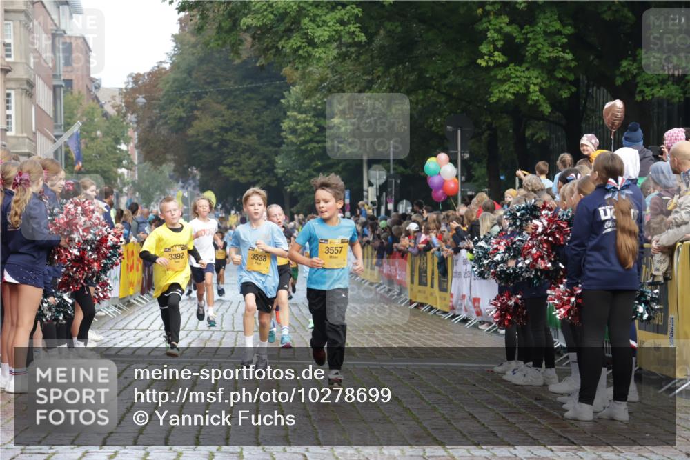 13.09.2026 - Kiel Lauf Yannick Fuchs http://msf.ph/oto/10278699 13.09.2026 08:51:40 Ziel 1210, 1243, 3779, 3901, 5130, 5580, 5793, 5906, 5976, 6532, 7521, 8206, 8538, 11448, 12467, 444, 909, 1238, 1724, 3683, 4159, 4741, 5010, 5211, 5439, 5906, 6699, 7033, 8657, 8883, 9379, 9929, 10463, 10970, 11688, 1572, 2020, 3538, 3557, 5169, 6205, 7171, 8543, 8700, 12102, 496, 1724, 2343, 10970 meine-sportfotos.de