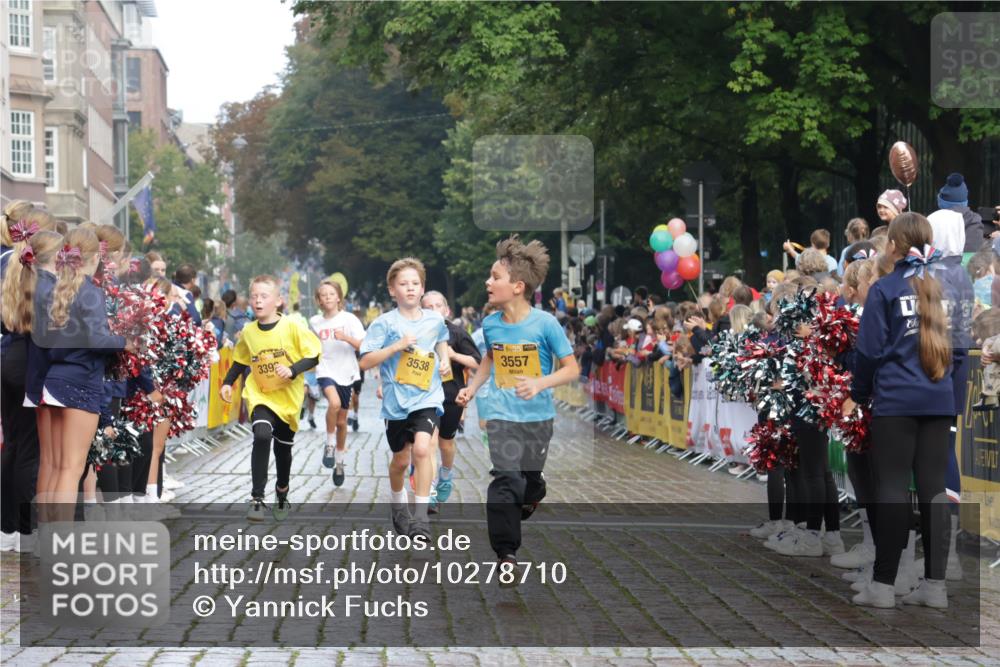13.09.2026 - Kiel Lauf Yannick Fuchs http://msf.ph/oto/10278710 13.09.2026 08:51:40 Ziel 1210, 1243, 3779, 3901, 5130, 5580, 5793, 5906, 5976, 6532, 7521, 8206, 8538, 11448, 12467, 444, 909, 1238, 1724, 3683, 4159, 4741, 5010, 5211, 5439, 5906, 6699, 7033, 8657, 8883, 9379, 9929, 10463, 10970, 11688, 1572, 2020, 3538, 3557, 5169, 6205, 7171, 8543, 8700, 12102, 496, 1724, 2343, 10970 meine-sportfotos.de