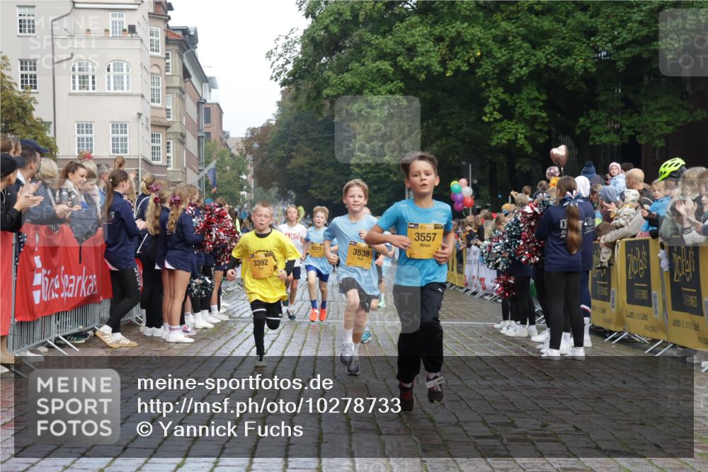 13.09.2026 - Kiel Lauf Yannick Fuchs http://msf.ph/oto/10278733 13.09.2026 08:51:42 Ziel 1210, 1243, 1572, 3779, 3901, 5130, 5169, 5580, 5793, 5976, 6532, 7521, 8538, 11448, 12467, 444, 909, 1238, 1724, 3683, 4159, 4741, 5010, 5211, 5439, 5906, 6699, 7033, 8206, 8657, 8883, 9379, 9929, 10463, 10970, 11688, 2020, 3392, 3538, 3557, 5810, 6205, 7171, 8543, 8700, 12102, 1724, 10970 meine-sportfotos.de