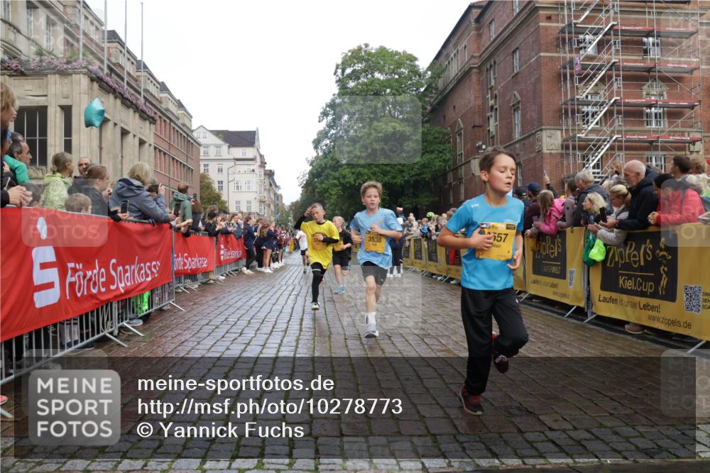 13.09.2026 - Kiel Lauf Yannick Fuchs http://msf.ph/oto/10278773 13.09.2026 08:51:43 Ziel 1210, 1243, 1572, 3779, 3901, 5130, 5169, 5580, 5793, 5976, 6532, 7521, 8538, 11448, 12467, 444, 909, 1238, 1243, 3683, 4159, 4741, 5010, 5211, 5439, 5906, 6699, 7033, 8206, 8657, 8883, 9379, 9929, 10463, 11688, 2020, 3392, 3538, 3557, 5810, 6205, 6372, 7171, 8543, 8700, 12102, 1724, 10970, 11688 meine-sportfotos.de