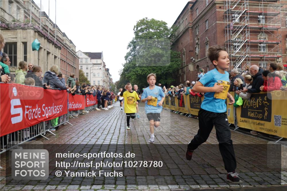 13.09.2026 - Kiel Lauf Yannick Fuchs http://msf.ph/oto/10278780 13.09.2026 08:51:44 Ziel 1210, 1572, 3779, 3901, 5130, 5169, 5580, 5793, 5976, 6532, 7521, 8538, 11448, 12102, 12467, 444, 909, 1238, 1243, 3683, 4159, 4741, 5010, 5211, 5439, 5906, 6699, 7033, 8206, 8657, 8883, 9379, 9929, 10463, 11688, 2020, 3392, 3538, 3557, 5810, 6205, 6372, 7171, 8543, 8700, 11608, 1724, 10463, 10970, 11688 meine-sportfotos.de