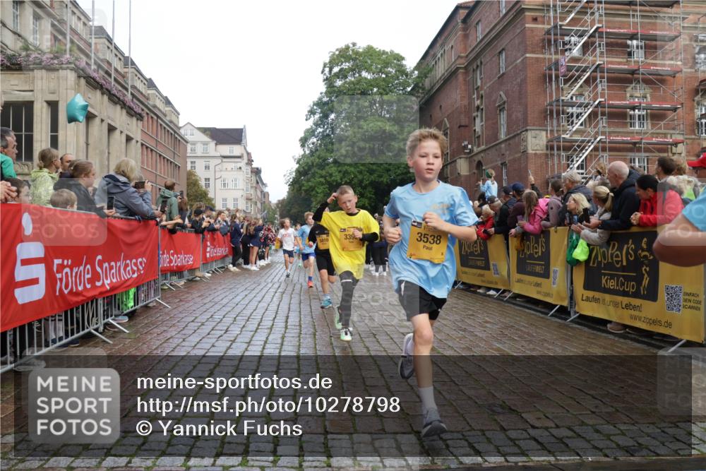 13.09.2026 - Kiel Lauf Yannick Fuchs http://msf.ph/oto/10278798 13.09.2026 08:51:44 Ziel 1210, 1572, 3779, 3901, 5130, 5169, 5580, 5793, 5976, 6532, 7521, 8538, 11448, 12102, 12467, 444, 909, 1238, 1243, 3683, 4159, 4741, 5010, 5211, 5439, 5906, 6699, 7033, 8206, 8657, 8883, 9379, 9929, 10463, 11688, 2020, 3392, 3538, 3557, 5810, 6205, 6372, 7171, 8543, 8700, 11608, 1724, 10463, 10970, 11688 meine-sportfotos.de