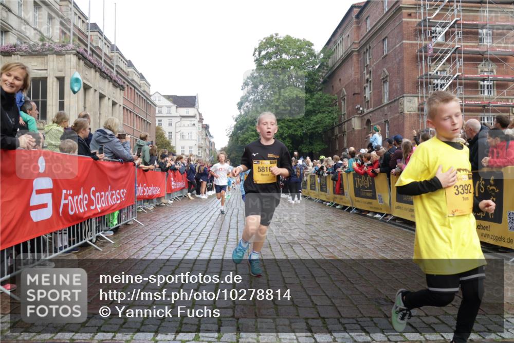 13.09.2026 - Kiel Lauf Yannick Fuchs http://msf.ph/oto/10278814 13.09.2026 08:51:45 Ziel 1210, 1572, 3779, 3901, 5130, 5169, 5580, 5793, 5976, 6532, 7521, 8538, 11448, 12102, 12467, 444, 909, 1238, 1243, 3683, 4159, 4741, 5010, 5211, 5439, 5793, 5906, 6699, 7033, 8206, 8657, 8883, 9379, 9929, 10463, 11688, 2020, 3392, 3538, 3557, 5810, 6205, 6372, 7171, 8543, 8700, 11608, 1238, 1724, 10463, 10970, 11688 meine-sportfotos.de