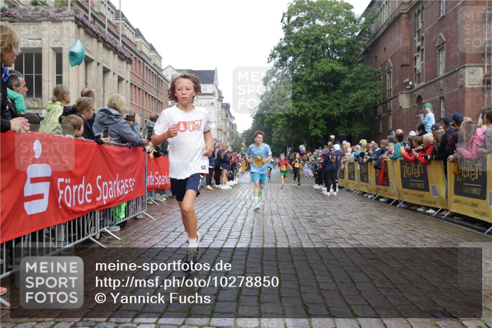 13.09.2026 - Kiel Lauf Yannick Fuchs http://msf.ph/oto/10278850 13.09.2026 08:51:47 Ziel 1210, 1572, 2020, 3779, 3901, 5130, 5169, 5580, 5976, 6532, 7521, 8538, 8543, 8700, 11448, 12102, 12467, 444, 909, 1238, 1243, 3683, 4159, 4741, 5010, 5211, 5439, 5793, 5906, 5976, 6699, 7033, 8206, 8657, 8883, 9379, 9929, 10463, 2015, 3392, 3538, 3557, 5810, 6205, 6372, 7171, 8736, 10826, 11608, 1238, 1724, 5010, 7033, 10463, 10970, 11688 meine-sportfotos.de