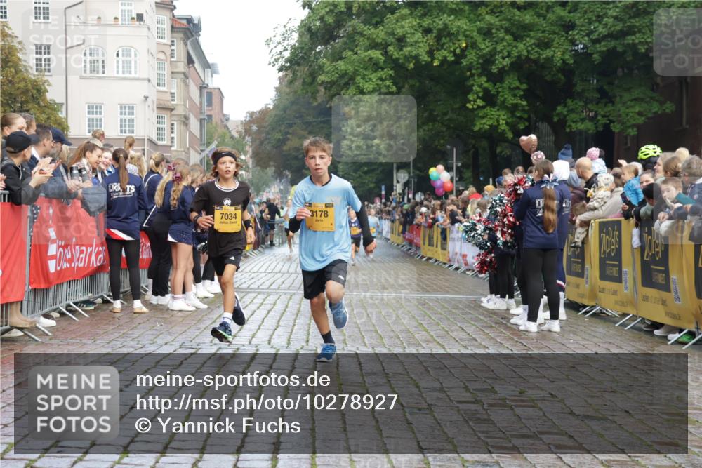 13.09.2026 - Kiel Lauf Yannick Fuchs http://msf.ph/oto/10278927 13.09.2026 08:51:52 Ziel 1210, 1572, 2020, 5169, 5580, 6205, 7171, 8543, 8700, 11448, 12102, 12467, 444, 909, 1243, 3683, 3779, 3901, 4741, 5130, 5211, 5439, 5793, 5906, 5976, 6532, 6699, 7521, 8206, 8538, 8657, 8883, 9379, 9929, 12467, 2015, 3178, 3392, 3538, 3557, 5810, 6372, 7034, 8477, 8736, 10826, 11608, 909, 1238, 3683, 4159, 5010, 7033, 10463, 11688 meine-sportfotos.de