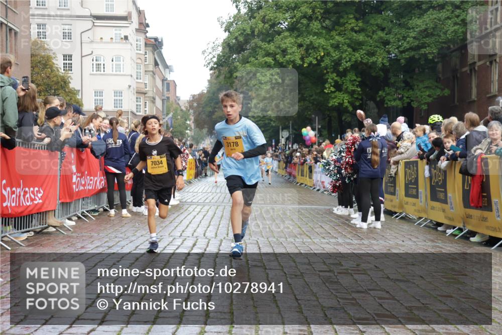 13.09.2026 - Kiel Lauf Yannick Fuchs http://msf.ph/oto/10278941 13.09.2026 08:51:52 Ziel 1210, 1572, 2020, 5169, 5580, 6205, 7171, 8543, 8700, 11448, 12102, 12467, 444, 909, 1243, 3683, 3779, 3901, 4741, 5130, 5211, 5439, 5793, 5906, 5976, 6532, 6699, 7521, 8206, 8538, 8657, 8883, 9379, 9929, 12467, 2015, 3178, 3392, 3538, 3557, 5810, 6372, 7034, 8477, 8736, 10826, 11608, 909, 1238, 3683, 4159, 5010, 7033, 10463, 11688 meine-sportfotos.de