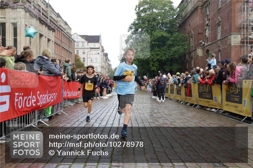 13.09.2026 - Kiel Lauf Yannick Fuchs http://msf.ph/oto/10278978 13.09.2026 08:51:53 Ziel 1210, 1572, 2020, 5169, 5580, 6205, 7171, 8543, 8700, 11448, 12102, 444, 909, 1243, 3683, 3779, 3901, 4741, 5130, 5211, 5439, 5793, 5906, 5976, 6532, 6699, 7521, 8206, 8538, 8657, 8883, 9379, 9929, 11448, 12467, 2015, 3178, 3392, 3538, 3557, 5810, 6372, 7034, 8477, 8736, 10826, 11608, 909, 1238, 3683, 4159, 4741, 5010, 7033, 10463, 11688 meine-sportfotos.de