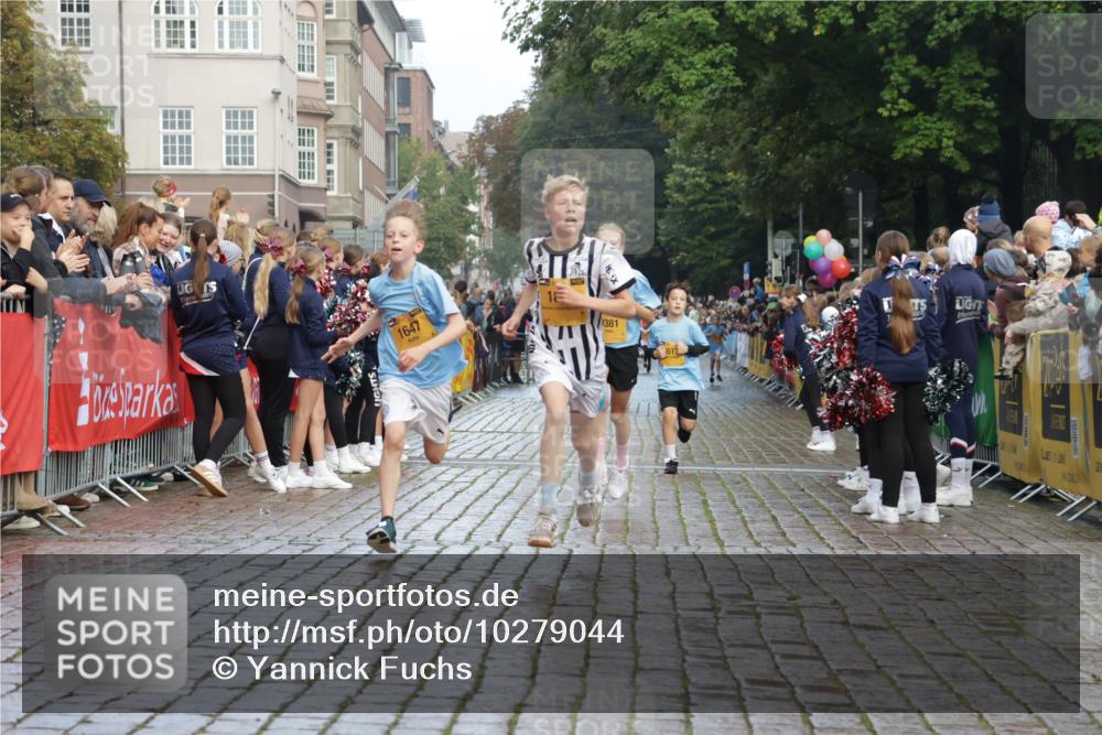 13.09.2026 - Kiel Lauf Yannick Fuchs http://msf.ph/oto/10279044 13.09.2026 08:52:02 Ziel 2015, 2020, 3392, 3538, 3557, 5810, 6205, 6372, 7171, 8736, 10826, 11608, 1210, 1243, 1572, 2020, 3779, 3901, 5130, 5169, 5439, 5580, 5793, 5906, 5976, 6532, 6699, 7521, 8206, 8538, 8543, 8657, 8700, 9379, 9929, 11448, 12102, 12467, 1647, 1809, 3178, 3871, 6937, 7034, 8477, 9381, 10102, 11752, 444, 909, 3683, 4741, 5211, 5439, 5906, 6699, 8657, 8883, 9379, 9929 meine-sportfotos.de