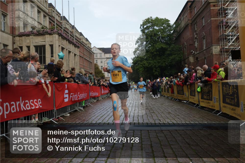 13.09.2026 - Kiel Lauf Yannick Fuchs http://msf.ph/oto/10279128 13.09.2026 08:52:06 Ziel 2015, 3178, 3392, 3538, 3557, 5810, 6372, 7034, 8477, 8736, 10826, 11608, 1210, 1243, 1572, 2020, 3779, 3901, 5130, 5169, 5580, 5793, 5976, 6205, 6532, 7171, 7521, 8206, 8538, 8543, 8700, 11448, 12102, 12467, 1647, 1809, 3871, 6517, 6937, 9381, 10102, 11752, 444, 1243, 5439, 5906, 6699, 8206, 8657, 8883, 9379, 9929 meine-sportfotos.de