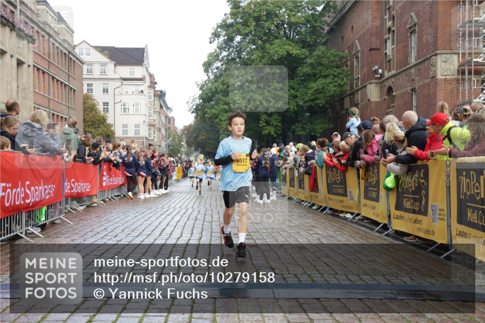13.09.2026 - Kiel Lauf Yannick Fuchs http://msf.ph/oto/10279158 13.09.2026 08:52:07 Ziel 2015, 3178, 3392, 3538, 3557, 5810, 6372, 7034, 8477, 8736, 10826, 11608, 1210, 1243, 1572, 2020, 3779, 3901, 5130, 5169, 5580, 5793, 5976, 6205, 6532, 7171, 7521, 8538, 8543, 8700, 11448, 12102, 12467, 1647, 1809, 3871, 6517, 6937, 9381, 10102, 11752, 444, 1243, 5439, 5793, 5906, 6699, 8206, 8657, 8883, 9379, 9929 meine-sportfotos.de