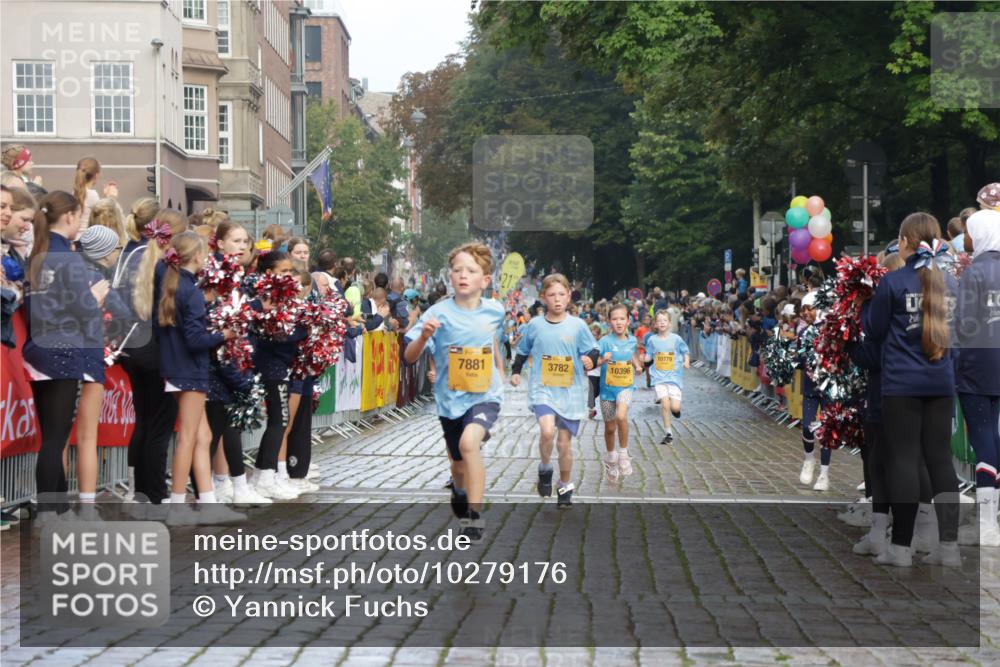 13.09.2026 - Kiel Lauf Yannick Fuchs http://msf.ph/oto/10279176 13.09.2026 08:52:09 Ziel 2015, 3178, 3392, 3538, 3557, 5810, 6372, 7034, 8477, 8736, 10826, 11608, 1210, 1572, 2020, 3779, 3901, 5130, 5169, 5580, 5793, 5976, 6205, 6532, 7171, 7521, 8538, 8543, 8700, 11448, 12102, 12467, 1647, 1809, 3871, 6517, 6937, 7881, 9381, 10102, 11752, 1243, 5439, 5793, 5906, 5976, 6699, 8206, 8657, 9379, 9929 meine-sportfotos.de