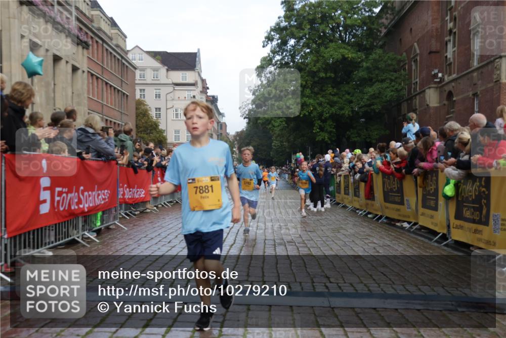 13.09.2026 - Kiel Lauf Yannick Fuchs http://msf.ph/oto/10279210 13.09.2026 08:52:12 Ziel 2015, 3178, 3871, 5810, 6372, 6937, 7034, 8477, 8736, 10102, 10826, 11608, 11752, 1210, 1572, 2020, 3392, 3538, 3557, 3779, 3901, 5130, 5169, 5580, 5810, 5976, 6205, 6532, 7171, 7521, 8538, 8543, 8700, 11448, 12102, 12467, 1647, 1809, 3782, 5075, 6517, 7881, 9381, 10396, 1243, 3779, 3901, 5130, 5793, 5906, 5976, 6532, 7521, 8206, 8538 meine-sportfotos.de