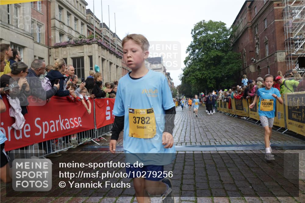 13.09.2026 - Kiel Lauf Yannick Fuchs http://msf.ph/oto/10279256 13.09.2026 08:52:15 Ziel 2015, 3178, 3871, 6937, 7034, 8477, 8736, 10102, 10826, 11752, 1210, 1572, 2020, 3392, 3538, 3557, 5169, 5580, 5810, 6205, 6372, 6532, 7171, 7521, 8543, 8700, 11448, 11608, 12102, 12467, 1647, 1809, 3782, 5075, 6517, 7881, 9381, 10396, 10779, 1243, 3779, 3901, 5130, 5793, 5976, 6532, 7521, 8538, 11448, 12467 meine-sportfotos.de