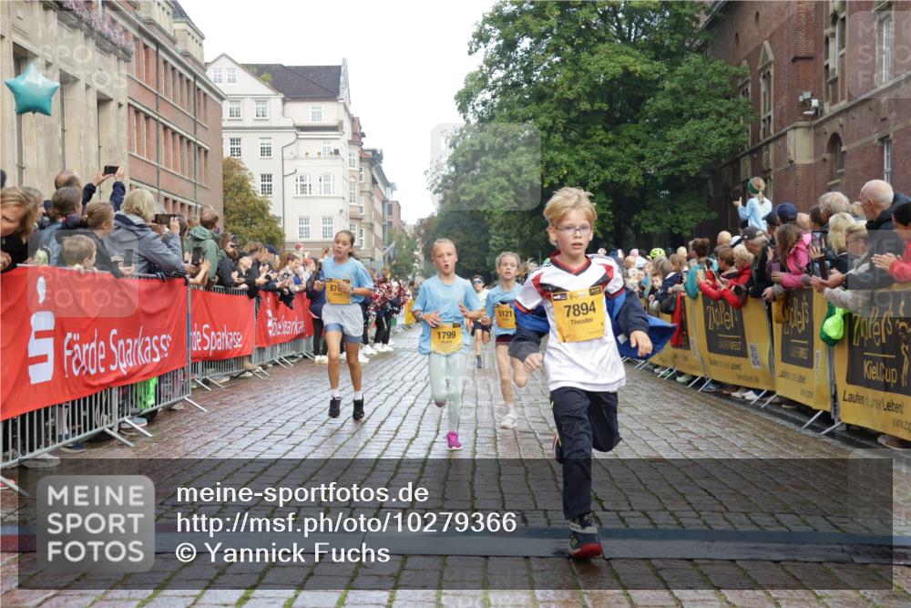 13.09.2026 - Kiel Lauf Yannick Fuchs http://msf.ph/oto/10279366 13.09.2026 08:52:23 Ziel 1647, 1809, 3871, 6517, 6937, 7881, 9381, 10102, 11752, 2015, 2020, 3178, 3392, 3538, 3557, 5810, 6205, 6372, 7034, 7171, 8477, 8543, 8700, 8736, 10826, 11608, 12102, 1799, 2613, 3782, 5075, 5121, 5334, 7894, 8745, 10396, 10779, 12460, 1210, 1572, 5169, 5580, 8543, 8700, 11448, 12102, 12467 meine-sportfotos.de
