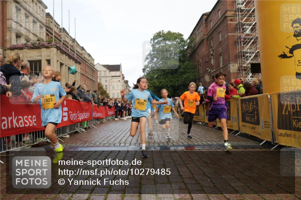 13.09.2026 - Kiel Lauf Yannick Fuchs http://msf.ph/oto/10279485 13.09.2026 08:52:33 Ziel 2613, 3782, 5075, 6517, 7881, 10396, 10779, 12460, 1647, 1809, 2015, 3178, 3392, 3538, 3557, 3871, 5810, 6372, 6937, 7034, 8477, 8736, 9381, 10102, 10826, 11608, 11752, 1799, 2402, 2609, 4158, 4668, 5121, 5147, 5334, 5405, 6210, 6283, 7025, 7423, 7611, 7894, 8745, 10414, 10991, 11248, 12397, 12454, 12488, 2020, 3392, 3538, 3557, 6205, 7171, 8543, 8700 meine-sportfotos.de