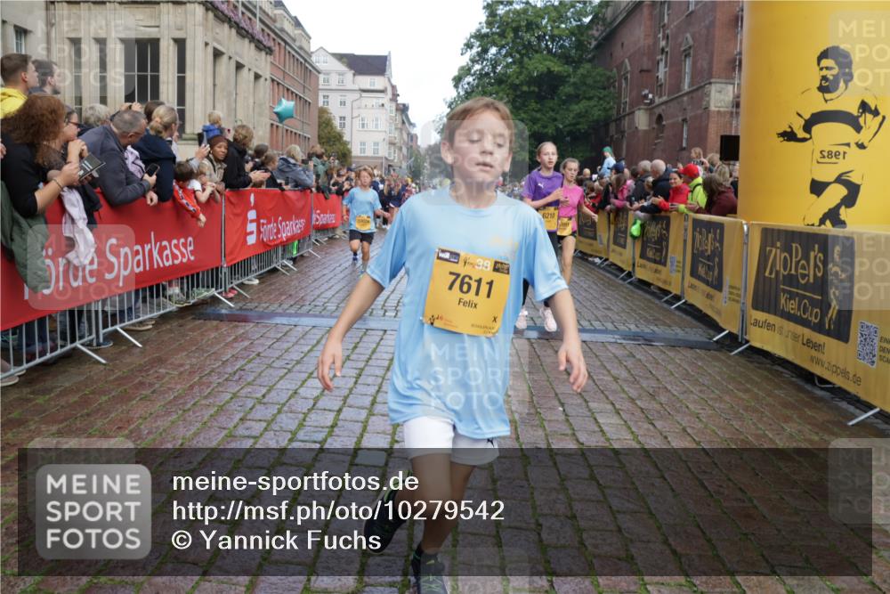 13.09.2026 - Kiel Lauf Yannick Fuchs http://msf.ph/oto/10279542 13.09.2026 08:52:36 Ziel 1799, 2613, 3782, 5075, 5121, 7881, 7894, 8745, 10396, 10779, 12460, 1647, 1809, 2015, 3178, 3392, 3871, 5810, 6372, 6517, 6937, 7034, 8477, 8736, 9381, 10102, 10826, 11608, 11752, 237, 2402, 2609, 4158, 4668, 5147, 5149, 5334, 5405, 6210, 6283, 7025, 7423, 7611, 10024, 10414, 10991, 11248, 12397, 12454, 12488, 3392, 3538, 3557, 5810, 6205, 6372, 11608 meine-sportfotos.de