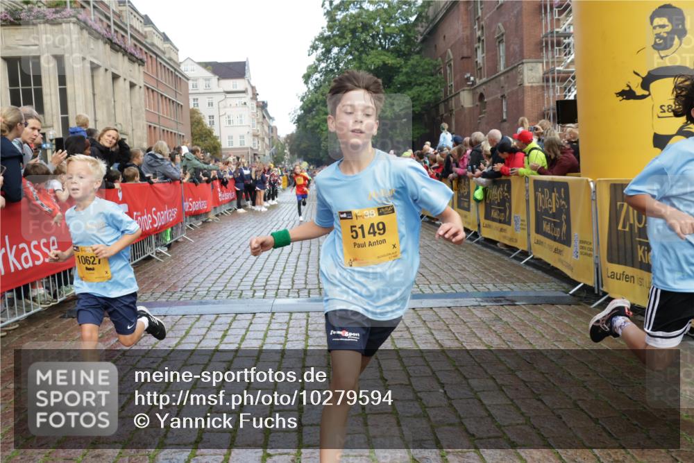 13.09.2026 - Kiel Lauf Yannick Fuchs http://msf.ph/oto/10279594 13.09.2026 08:52:40 Ziel 1799, 2613, 3782, 4158, 4668, 5075, 5121, 5334, 7894, 8745, 10396, 10779, 12460, 1647, 1809, 2015, 3178, 3782, 3871, 6517, 6937, 7034, 7881, 8477, 8736, 9381, 10102, 10826, 11752, 237, 1263, 2402, 2609, 5147, 5149, 5373, 5405, 6210, 6283, 7025, 7423, 7611, 10024, 10414, 10627, 10991, 11248, 11706, 12397, 12454, 12488, 2015, 3392, 3538, 3557, 5810, 6372, 8477, 8736, 10826, 11608 meine-sportfotos.de