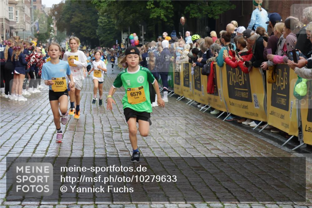 13.09.2026 - Kiel Lauf Yannick Fuchs http://msf.ph/oto/10279633 13.09.2026 08:52:45 Ziel 1799, 2402, 2609, 2613, 4158, 4668, 5121, 5334, 5405, 6283, 7025, 7423, 7894, 8745, 10414, 10779, 11248, 12397, 12454, 12460, 1647, 1809, 3178, 3782, 3871, 5075, 6517, 6937, 7034, 7881, 9381, 10102, 10396, 10779, 11752, 237, 1263, 4756, 5147, 5149, 5373, 6210, 6579, 7085, 7611, 8018, 8510, 10024, 10627, 10991, 11706, 12488, 2015, 3178, 6372, 7034, 8477, 8736, 10826, 11608 meine-sportfotos.de