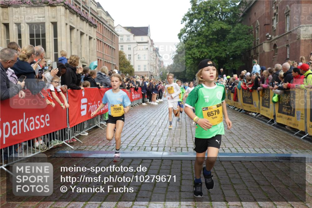 13.09.2026 - Kiel Lauf Yannick Fuchs http://msf.ph/oto/10279671 13.09.2026 08:52:47 Ziel 1799, 2402, 2609, 2613, 4158, 4668, 5121, 5334, 5405, 6210, 6283, 7025, 7423, 7611, 7894, 8745, 10414, 10991, 11248, 12397, 12454, 1647, 1809, 2613, 3782, 3871, 5075, 6517, 6937, 7881, 9381, 10102, 10396, 10779, 11752, 12460, 237, 1263, 4756, 5147, 5149, 5373, 6579, 7085, 8018, 8510, 10024, 10627, 11706, 12488, 2015, 3178, 7034, 8477, 8736, 10826 meine-sportfotos.de