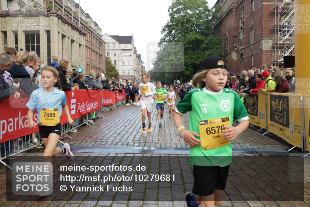 13.09.2026 - Kiel Lauf Yannick Fuchs http://msf.ph/oto/10279681 13.09.2026 08:52:47 Ziel 1799, 2402, 2609, 2613, 4158, 4668, 5121, 5334, 5405, 6210, 6283, 7025, 7423, 7611, 7894, 8745, 10414, 10991, 11248, 12397, 12454, 1647, 1809, 2613, 3782, 3871, 5075, 6517, 6937, 7881, 9381, 10102, 10396, 10779, 11752, 12460, 237, 1263, 4756, 5147, 5149, 5373, 6579, 7085, 8018, 8510, 10024, 10627, 11706, 12488, 2015, 3178, 7034, 8477, 8736, 10826 meine-sportfotos.de