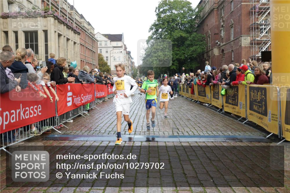 13.09.2026 - Kiel Lauf Yannick Fuchs http://msf.ph/oto/10279702 13.09.2026 08:52:48 Ziel 1799, 2402, 2609, 4158, 4668, 5121, 5147, 5334, 5405, 6210, 6283, 7025, 7423, 7611, 7894, 8745, 10414, 10991, 11248, 12397, 12454, 12488, 1647, 1809, 2613, 3782, 3871, 5075, 6517, 6937, 7881, 9381, 10102, 10396, 10779, 11752, 12460, 237, 1263, 4756, 5149, 5342, 5373, 6579, 7085, 8018, 8510, 8601, 10024, 10627, 11706, 2015, 3178, 3871, 7034, 8477, 8736, 10102, 10826 meine-sportfotos.de