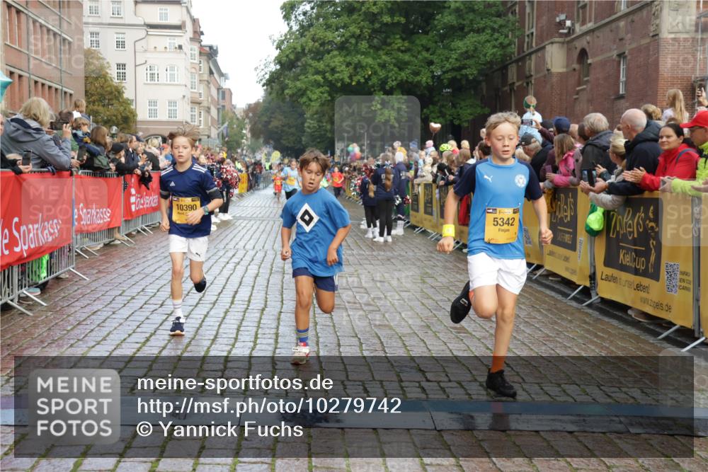13.09.2026 - Kiel Lauf Yannick Fuchs http://msf.ph/oto/10279742 13.09.2026 08:52:52 Ziel 237, 2402, 2609, 4158, 4668, 5147, 5149, 5334, 5405, 6210, 6283, 7025, 7423, 7611, 10024, 10414, 10627, 10991, 11248, 11706, 12397, 12454, 12488, 1647, 1799, 1809, 2613, 3782, 5075, 5121, 6517, 6937, 7881, 7894, 8745, 9381, 10396, 10779, 11752, 12460, 1263, 4060, 4756, 5342, 5373, 5436, 6579, 7085, 8018, 8510, 8601, 10390, 3178, 3871, 6937, 7034, 10102, 11752 meine-sportfotos.de