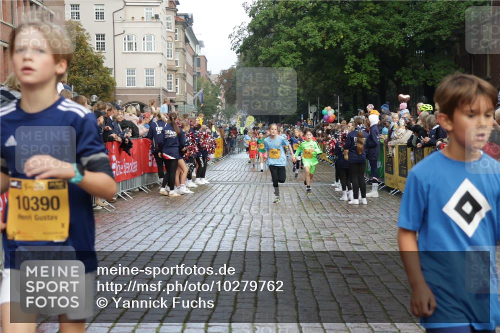 13.09.2026 - Kiel Lauf Yannick Fuchs http://msf.ph/oto/10279762 13.09.2026 08:52:53 Ziel 237, 1263, 2402, 2609, 4158, 4668, 5147, 5149, 5334, 5405, 6210, 6283, 7025, 7423, 7611, 10024, 10414, 10627, 10991, 11248, 11706, 12397, 12454, 12488, 1647, 1799, 1809, 2613, 3782, 5075, 5121, 5334, 6517, 7881, 7894, 8745, 9381, 10396, 10779, 12460, 4060, 4756, 5342, 5373, 5436, 6579, 7085, 8018, 8510, 8601, 10390, 1647, 1809, 3871, 6937, 7034, 10102, 11752 meine-sportfotos.de