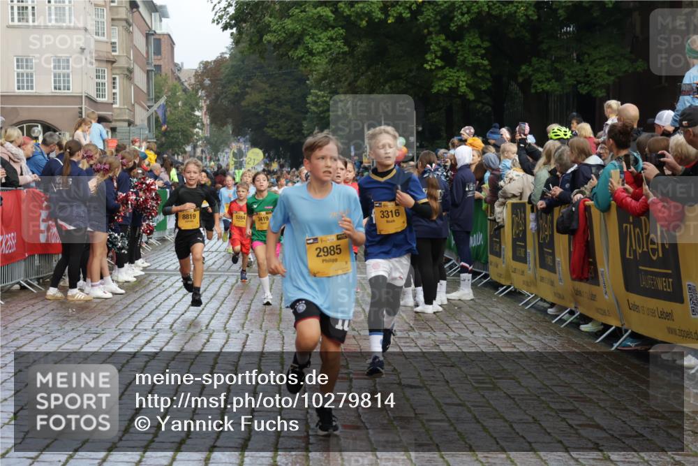 13.09.2026 - Kiel Lauf Yannick Fuchs http://msf.ph/oto/10279814 13.09.2026 08:52:57 Ziel 237, 1263, 2402, 2609, 5147, 5149, 5373, 5405, 6210, 6283, 6579, 7025, 7423, 7611, 10024, 10627, 10991, 11248, 11706, 12397, 12454, 12488, 1799, 2613, 3782, 4158, 4668, 5075, 5121, 5334, 6517, 7881, 7894, 8745, 9381, 10396, 10414, 10779, 11248, 12454, 12460, 2985, 3316, 4060, 4756, 5342, 5436, 6103, 7085, 8018, 8510, 8541, 8601, 8819, 10390, 1647, 1809, 3871, 6517, 6937, 9381, 10102, 11752 meine-sportfotos.de