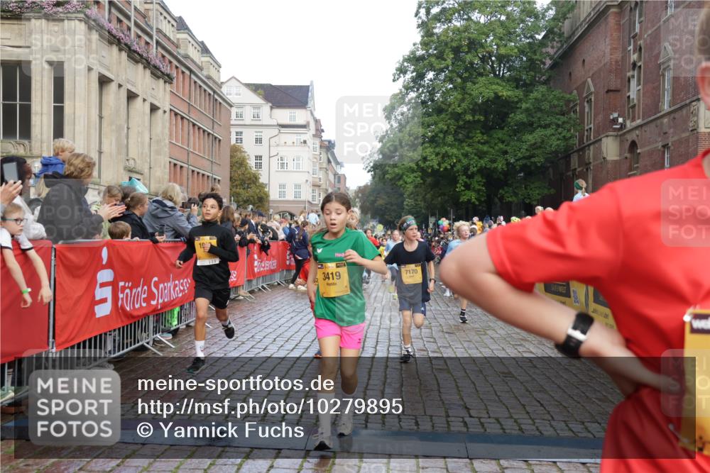 13.09.2026 - Kiel Lauf Yannick Fuchs http://msf.ph/oto/10279895 13.09.2026 08:53:02 Ziel 237, 1263, 4756, 5147, 5149, 5373, 6579, 7085, 7611, 8018, 8510, 10024, 10627, 10991, 11706, 12488, 1799, 2402, 2609, 2613, 3782, 4158, 4668, 5075, 5121, 5334, 5405, 6210, 6283, 7025, 7423, 7611, 7881, 7894, 8745, 10396, 10414, 10779, 10991, 11248, 12397, 12454, 12460, 1919, 2743, 2985, 3316, 3419, 4060, 5284, 5342, 5436, 6103, 7170, 7875, 8095, 8541, 8601, 8819, 10390, 12168, 1647, 1809, 3782, 6517, 7881, 9381 meine-sportfotos.de