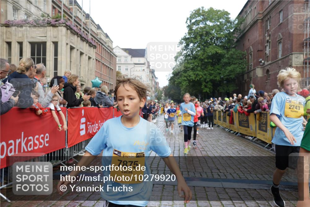 13.09.2026 - Kiel Lauf Yannick Fuchs http://msf.ph/oto/10279920 13.09.2026 08:53:05 Ziel 237, 1263, 4756, 5149, 5342, 5373, 6579, 7085, 8018, 8510, 8601, 10627, 11706, 1799, 2402, 2609, 2613, 3782, 4158, 4668, 5075, 5121, 5147, 5334, 5405, 6210, 6283, 7025, 7423, 7611, 7894, 8745, 10024, 10396, 10414, 10779, 10991, 11248, 12397, 12454, 12460, 12488, 347, 1919, 2570, 2743, 2985, 3316, 3419, 4060, 4291, 5284, 5344, 5436, 6103, 6846, 7170, 7875, 8095, 8541, 8819, 8947, 9410, 10390, 11455, 12168, 3782, 5075, 6517, 7881 meine-sportfotos.de
