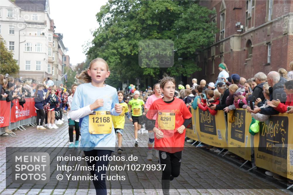 13.09.2026 - Kiel Lauf Yannick Fuchs http://msf.ph/oto/10279937 13.09.2026 08:53:06 Ziel 237, 1263, 4756, 5149, 5342, 5373, 6579, 7085, 8018, 8510, 8601, 10390, 10627, 11706, 237, 1799, 2402, 2609, 2613, 4158, 4668, 5075, 5121, 5147, 5149, 5334, 5405, 6210, 6283, 7025, 7423, 7611, 7894, 8745, 10024, 10396, 10414, 10779, 10991, 11248, 12397, 12454, 12460, 12488, 347, 1919, 2570, 2743, 2985, 3316, 3419, 4060, 4291, 5284, 5344, 5436, 6103, 6846, 7170, 7875, 8095, 8541, 8819, 8947, 9410, 11455, 12168, 3782, 5075, 6517, 7881 meine-sportfotos.de