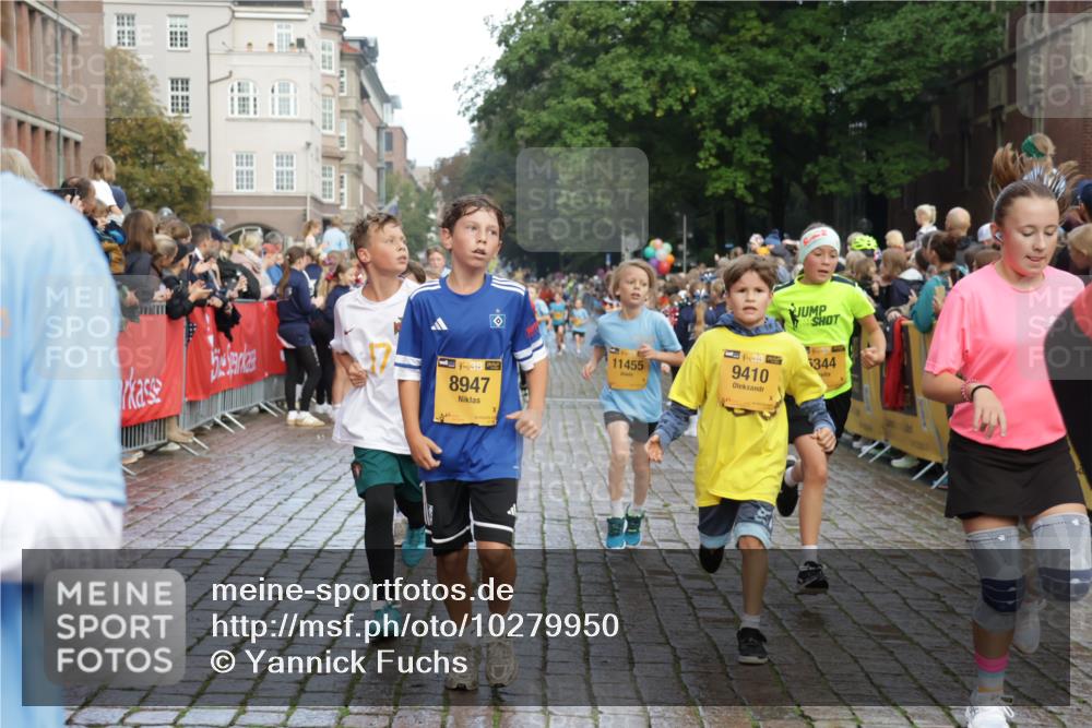13.09.2026 - Kiel Lauf Yannick Fuchs http://msf.ph/oto/10279950 13.09.2026 08:53:08 Ziel 1263, 4060, 4756, 5342, 5373, 5436, 6579, 7085, 8018, 8510, 8601, 10390, 237, 1263, 1799, 2402, 2609, 2613, 4158, 4668, 5121, 5147, 5149, 5334, 5405, 6210, 6283, 7025, 7423, 7611, 7894, 8745, 10024, 10414, 10627, 10779, 10991, 11248, 11706, 12397, 12454, 12460, 12488, 347, 1919, 2570, 2614, 2743, 2985, 3210, 3316, 3328, 3419, 4291, 5284, 5344, 6103, 6846, 6894, 6979, 7170, 7635, 7875, 8095, 8541, 8819, 8947, 9410, 11455, 12168, 3782, 5075, 7881 meine-sportfotos.de