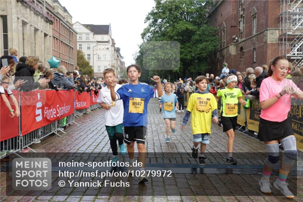 13.09.2026 - Kiel Lauf Yannick Fuchs http://msf.ph/oto/10279972 13.09.2026 08:53:08 Ziel 1263, 4060, 4756, 5342, 5373, 5436, 6579, 7085, 8018, 8510, 8601, 10390, 237, 1263, 1799, 2402, 2609, 2613, 4158, 4668, 5121, 5147, 5149, 5334, 5405, 6210, 6283, 7025, 7423, 7611, 7894, 8745, 10024, 10414, 10627, 10779, 10991, 11248, 11706, 12397, 12454, 12460, 12488, 347, 1919, 2570, 2614, 2743, 2985, 3210, 3316, 3328, 3419, 4291, 5284, 5344, 6103, 6846, 6894, 6979, 7170, 7635, 7875, 8095, 8541, 8819, 8947, 9410, 11455, 12168, 3782, 5075, 7881 meine-sportfotos.de