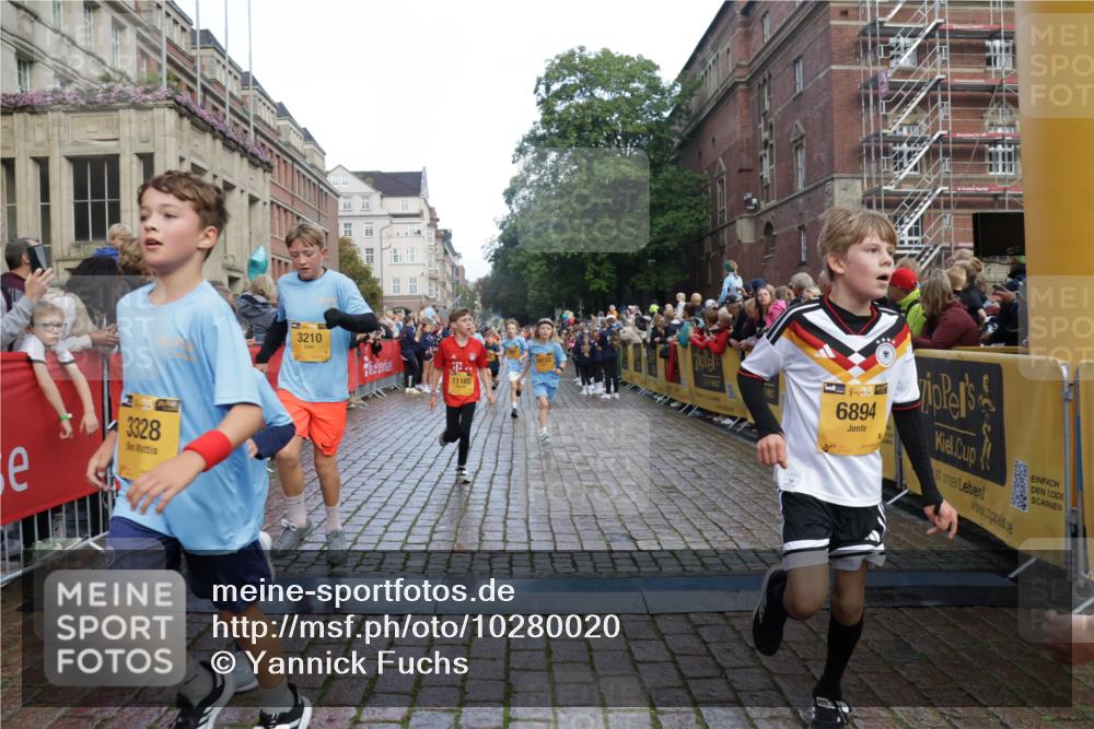 13.09.2026 - Kiel Lauf Yannick Fuchs http://msf.ph/oto/10280020 13.09.2026 08:53:11 Ziel 2985, 3316, 4060, 4756, 5342, 5436, 6103, 6579, 7085, 8018, 8510, 8601, 8819, 10390, 237, 1263, 1799, 2402, 2609, 2613, 4158, 4668, 5121, 5147, 5149, 5334, 5373, 5405, 6210, 6283, 7025, 7423, 7611, 7894, 8745, 10024, 10414, 10627, 10991, 11248, 11706, 12397, 12454, 12460, 12488, 347, 1159, 1919, 2570, 2614, 2743, 3210, 3328, 3419, 4291, 5177, 5284, 5344, 6846, 6894, 6979, 7170, 7240, 7635, 7875, 8095, 8541, 8857, 8947, 9410, 10122, 11455, 12168, 2613, 3782, 5075 meine-sportfotos.de