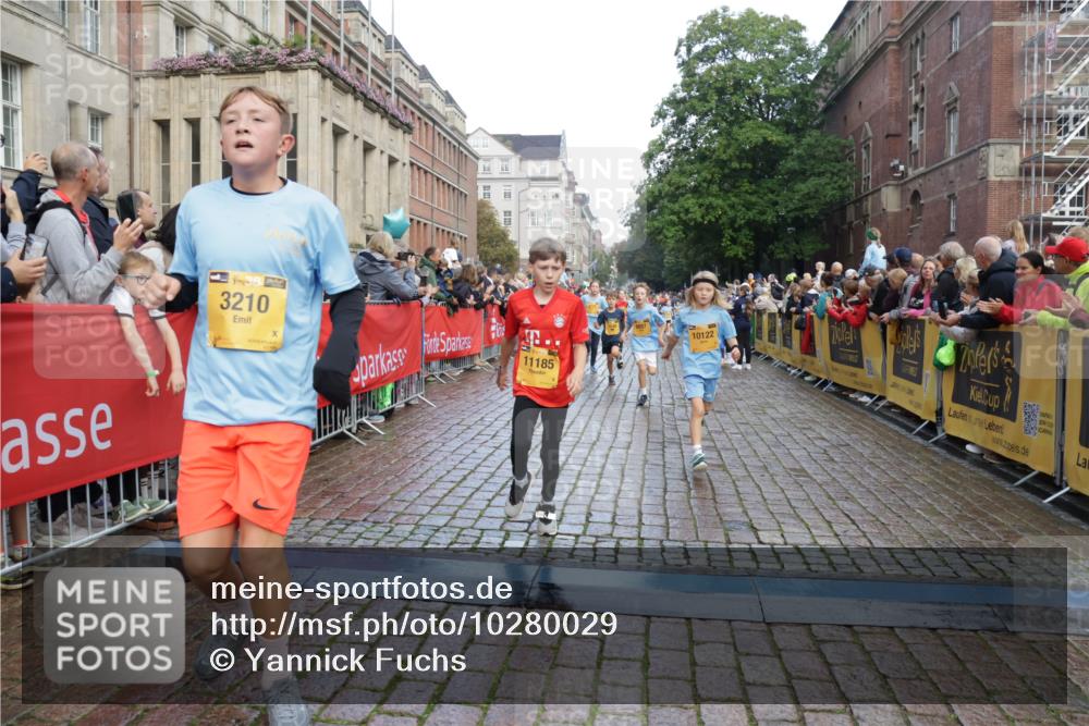 13.09.2026 - Kiel Lauf Yannick Fuchs http://msf.ph/oto/10280029 13.09.2026 08:53:12 Ziel 2985, 3316, 4060, 4756, 5342, 5436, 6103, 6579, 7085, 8018, 8510, 8541, 8601, 8819, 10390, 237, 1263, 1799, 2402, 2609, 2613, 4158, 4668, 5121, 5147, 5149, 5334, 5373, 5405, 6210, 6283, 6579, 7025, 7423, 7611, 7894, 8745, 10024, 10414, 10627, 10991, 11248, 11706, 12397, 12454, 12488, 347, 1159, 1919, 2570, 2614, 2743, 3210, 3328, 3419, 4291, 5177, 5284, 5344, 6846, 6894, 6979, 7170, 7240, 7635, 7875, 8095, 8857, 8947, 9410, 10122, 11455, 12168, 2613, 3782, 5075 meine-sportfotos.de