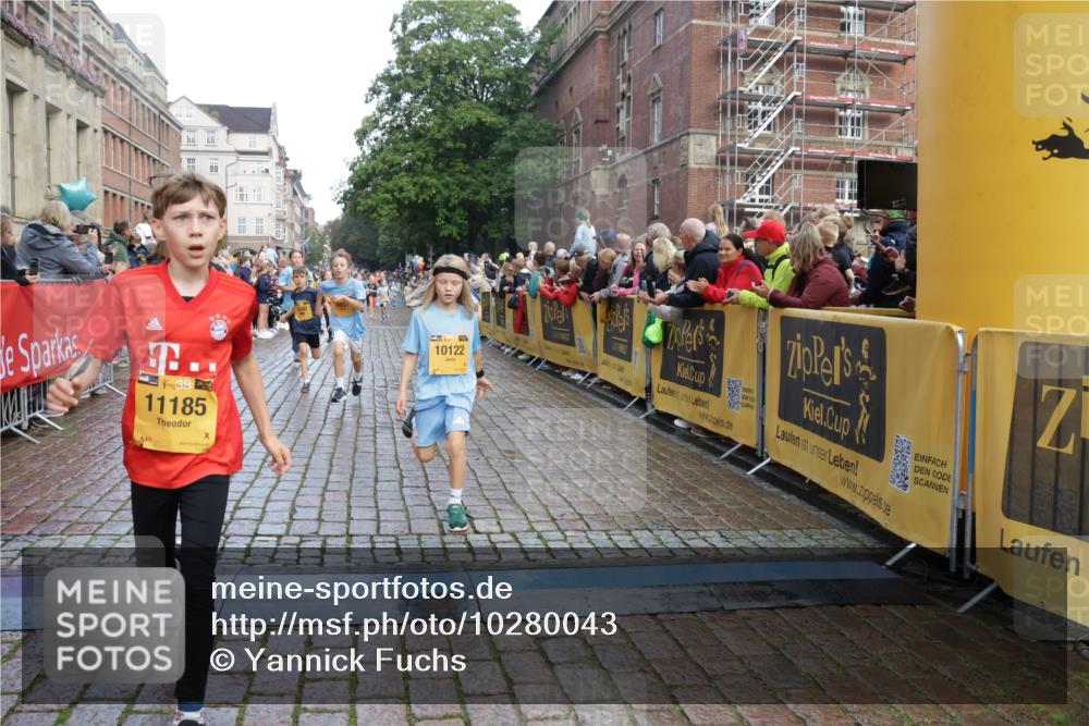 13.09.2026 - Kiel Lauf Yannick Fuchs http://msf.ph/oto/10280043 13.09.2026 08:53:13 Ziel 2985, 3316, 3419, 4060, 4756, 5342, 5436, 6103, 7085, 8018, 8510, 8541, 8601, 8819, 10390, 237, 1263, 1799, 2402, 2609, 4158, 4668, 5121, 5147, 5149, 5334, 5373, 5405, 6210, 6283, 6579, 7025, 7085, 7423, 7611, 7894, 8745, 10024, 10414, 10627, 10991, 11248, 11706, 12397, 12454, 12488, 347, 1159, 1919, 2016, 2570, 2614, 2743, 3210, 3328, 4291, 5177, 5284, 5344, 6846, 6894, 6979, 7170, 7240, 7635, 7875, 8095, 8857, 8947, 9410, 10122, 11455, 12168, 2613, 5075 meine-sportfotos.de