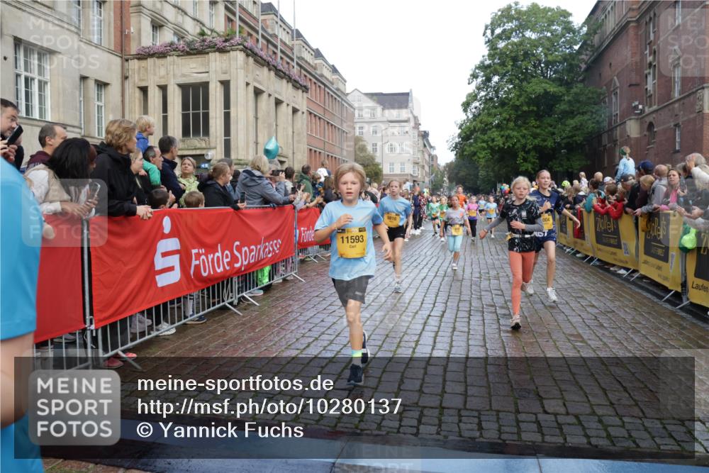 13.09.2026 - Kiel Lauf Yannick Fuchs http://msf.ph/oto/10280137 13.09.2026 08:53:19 Ziel 347, 1919, 2570, 2743, 2985, 3316, 3419, 4060, 4291, 5284, 5436, 6103, 7170, 7875, 8095, 8541, 8819, 8947, 10390, 12168, 237, 1263, 2402, 2609, 4158, 4668, 4756, 5147, 5149, 5342, 5373, 5405, 6210, 6283, 6579, 7025, 7085, 7423, 7611, 8018, 8510, 8601, 10024, 10414, 10627, 10991, 11248, 11706, 12397, 12454, 12488, 888, 1159, 2016, 2614, 3210, 3328, 5177, 5344, 5455, 6004, 6846, 6894, 6979, 7240, 7635, 8525, 8857, 9410, 9816, 10122, 11455, 2613 meine-sportfotos.de